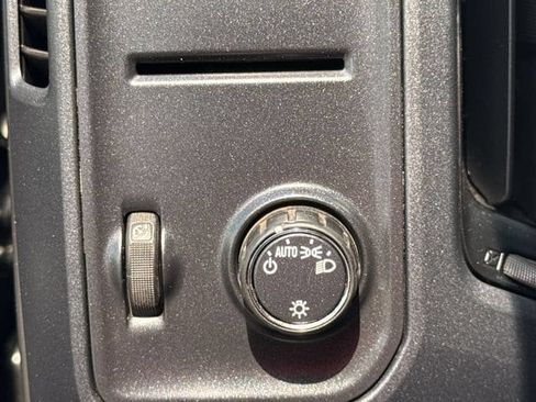 Used 2018 Chevrolet Silverado 1500 W/T AWD/4WD image 18