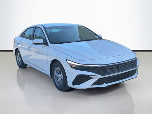New 2026 Hyundai Elantra SE image 1