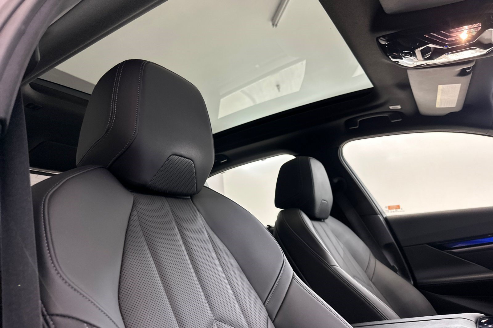 Used 2024 BMW i5 eDrive40i w/ Executive Package RWD image 28