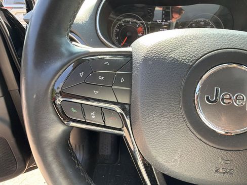 Used 2021 Jeep Cherokee Latitude Plus FWD image 26