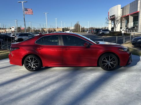 Certified 2022 Toyota Camry SE image 11