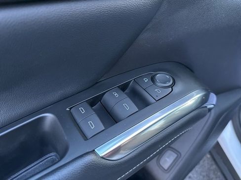 Used 2025 Chevrolet Traverse LT image 26