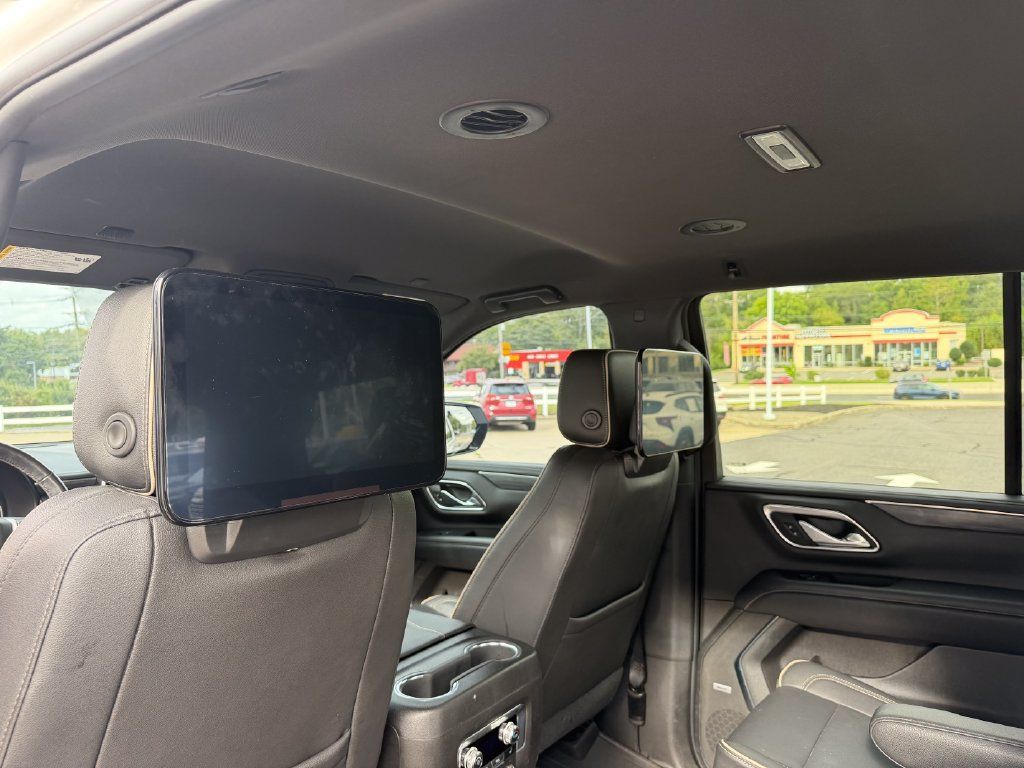 Used 2021 GMC Yukon SLT w/ Rear Media and Nav Package AWD/4WD image 11