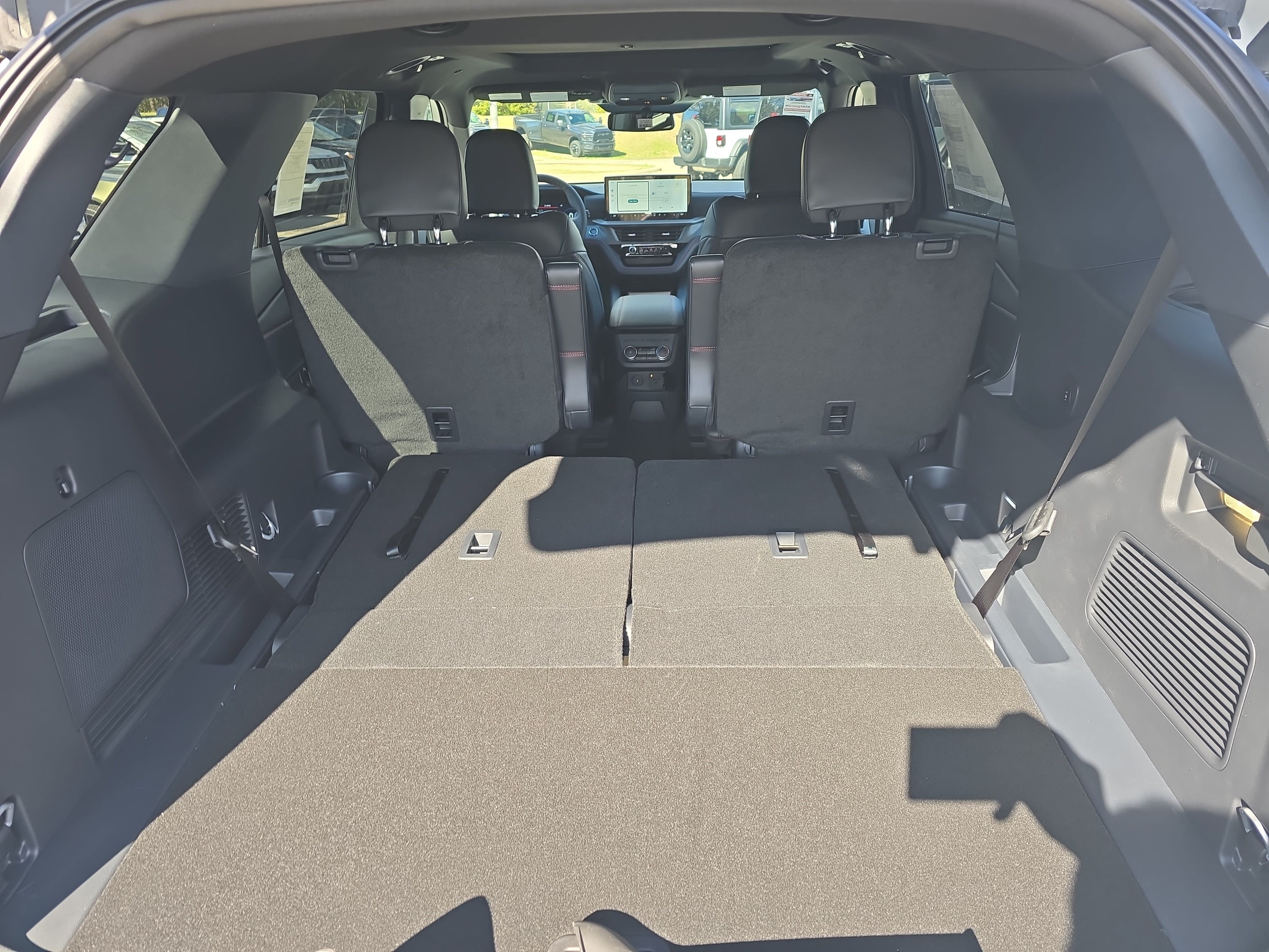 New 2026 Ford Explorer ST-Line w/ ST-Line Street Pack AWD/4WD image 14