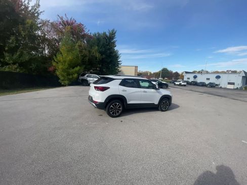 Used 2025 Chevrolet TrailBlazer LT image 3