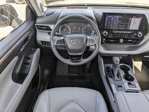 Used 2022 Toyota Highlander Platinum AWD/4WD image 17
