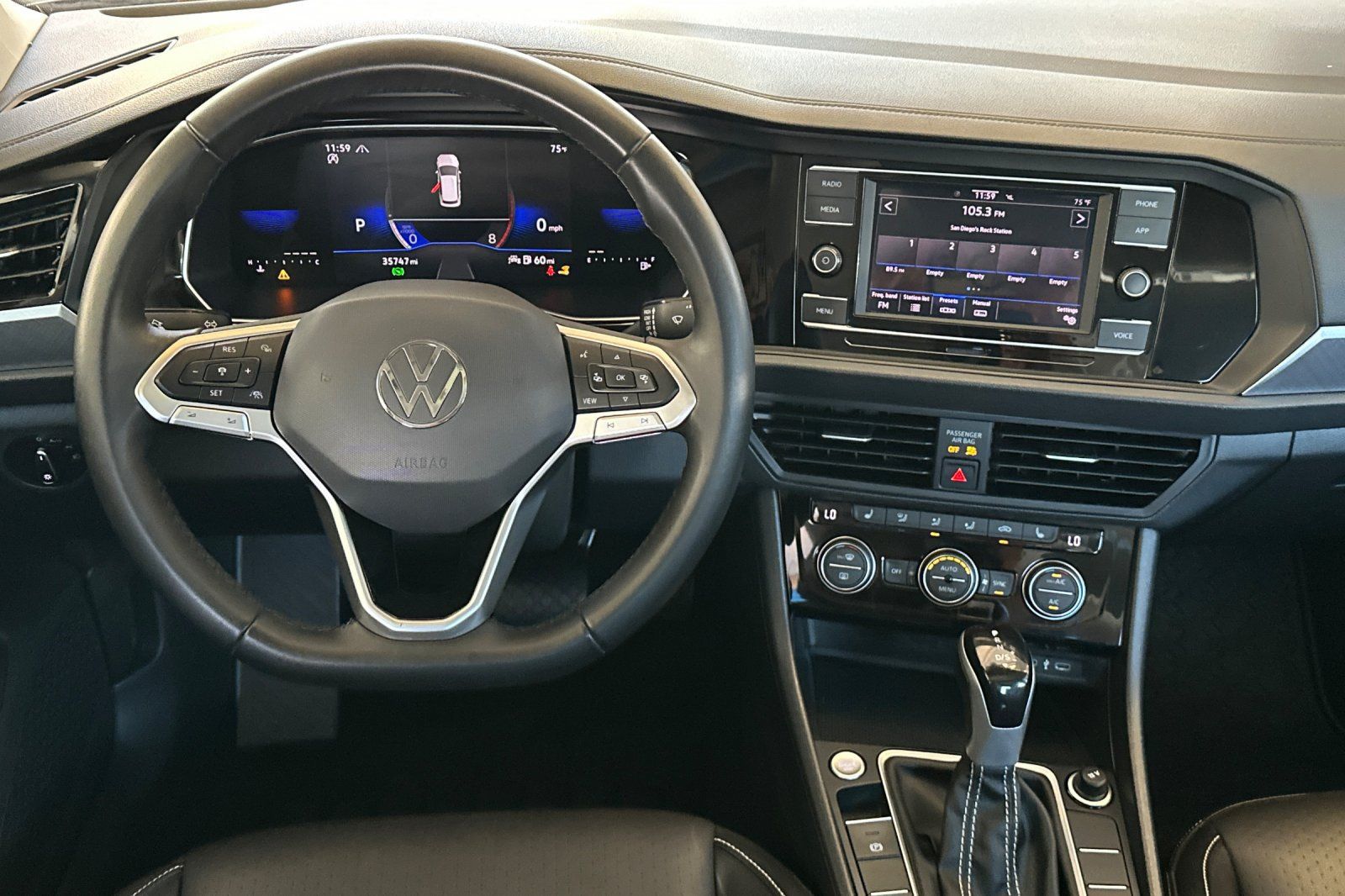 Used 2024 Volkswagen Jetta SE w/ Panoramic Sunroof Package FWD image 14