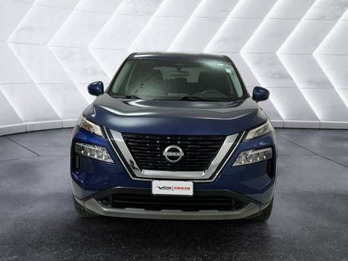 Used 2022 Nissan Rogue SV image 2