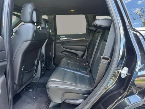 Used 2015 Jeep Grand Cherokee Overland w/ Advanced Technology Group AWD/4WD image 18