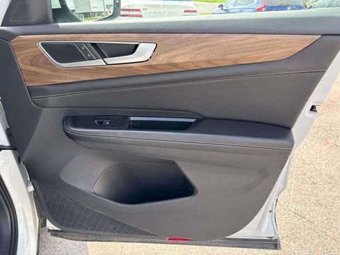 Used 2025 Volkswagen Atlas SE FWD image 14