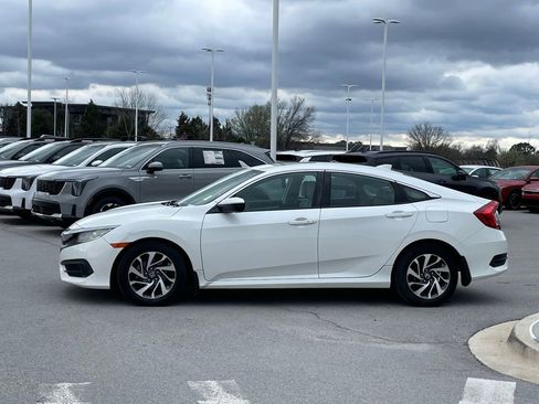 Used 2017 Honda Civic EX image 4