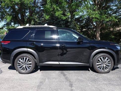 Certified 2025 Nissan Pathfinder SL w/ SL Premium Package FWD image 5