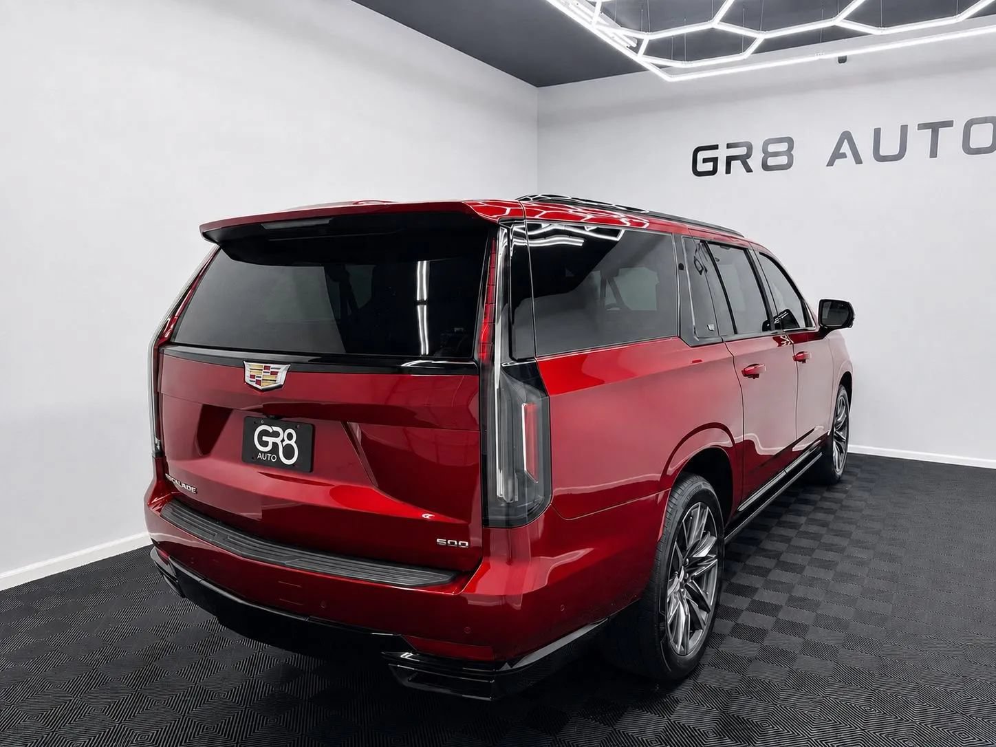 Used 2023 Cadillac Escalade ESV Sport Platinum w/ Heavy-Duty Trailer Package AWD/4WD image 9