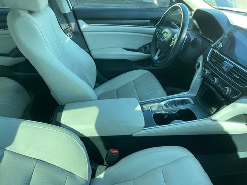 Used 2022 Honda Accord Touring image 6