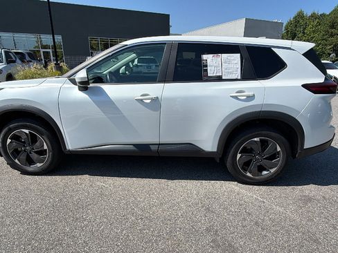 Used 2024 Nissan Rogue SV AWD/4WD image 11