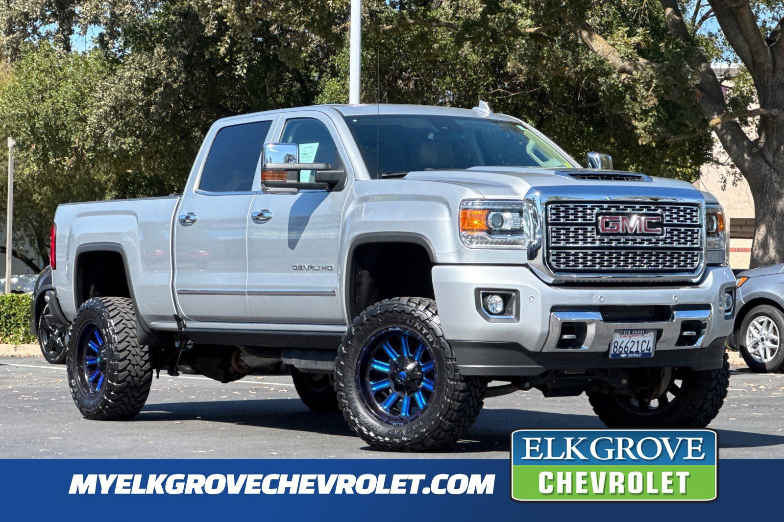 Used 2019 GMC Sierra 2500 Denali w/ Duramax Plus Package AWD/4WD image 1