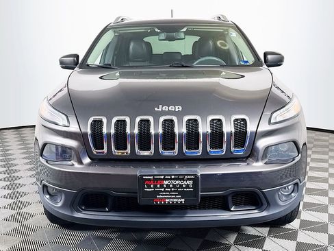 Used 2018 Jeep Cherokee Latitude Plus w/ Comfort/Convenience Group AWD/4WD image 2