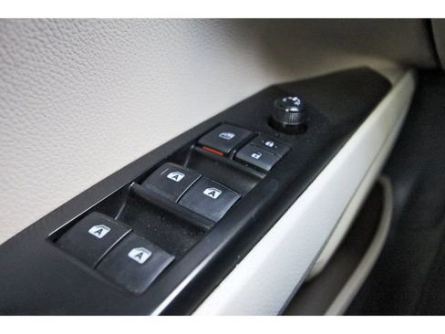 Used 2020 Toyota Camry LE image 20