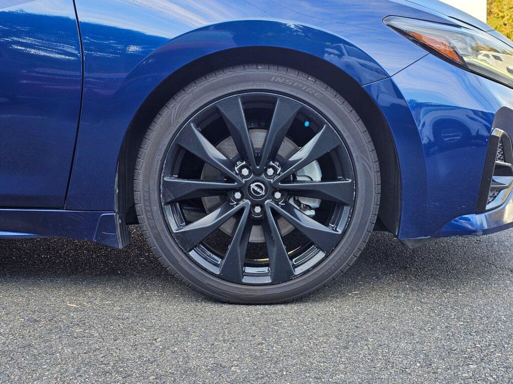 Used 2023 Nissan Maxima SR FWD image 9