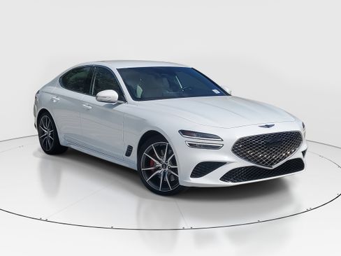 Used 2025 Genesis G70 2.5T image 2
