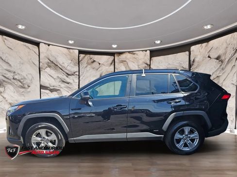Used 2022 Toyota RAV4 XLE w/ XLE Grade Weather Package AWD/4WD image 5