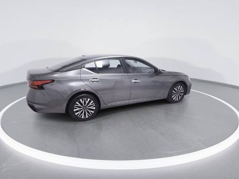 Certified 2024 Nissan Altima 2.5 SV FWD image 7