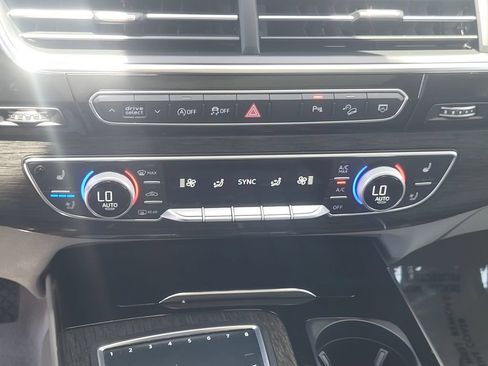 Used 2018 Audi Q7 3.0T Prestige w/ Prestige Package AWD/4WD image 25