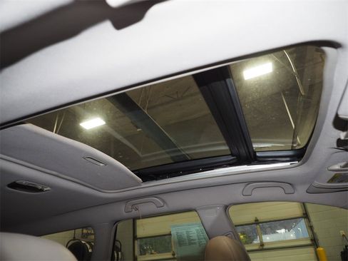 Used 2005 Subaru Outback 2.5i Limited image 10