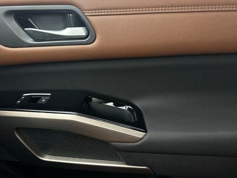 New 2025 Nissan Pathfinder Platinum image 22