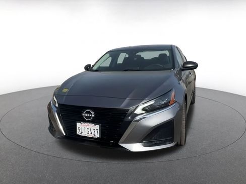 Used 2024 Nissan Altima 2.5 SV image 4