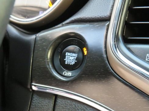 Used 2017 Jeep Grand Cherokee Limited image 27