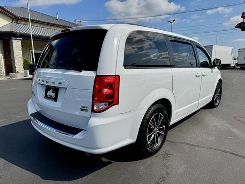 Used 2019 Dodge Grand Caravan GT image 4