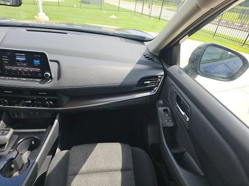 Used 2025 Nissan Rogue SV FWD image 23