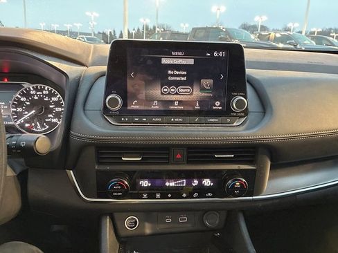 Used 2023 Nissan Rogue SV image 27