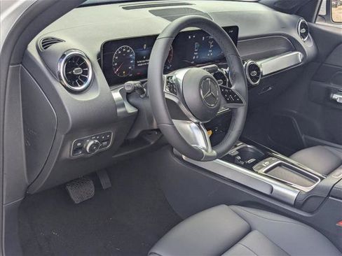 Used 2026 Mercedes-Benz GLB 250 image 4