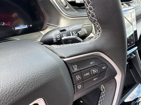 Used 2025 Jeep Grand Cherokee Altitude image 19