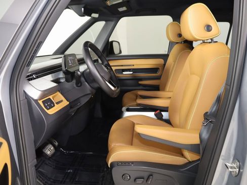 Used 2025 Volkswagen ID. Buzz Pro S image 11