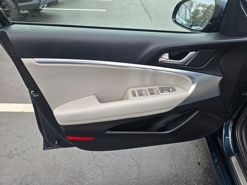 Used 2023 Genesis G70 2.0T RWD image 17