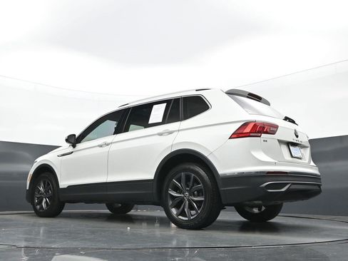 Used 2023 Volkswagen Tiguan SE w/ Panoramic Sunroof Package FWD image 25