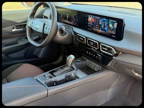 New 2026 Nissan Sentra SR FWD image 16