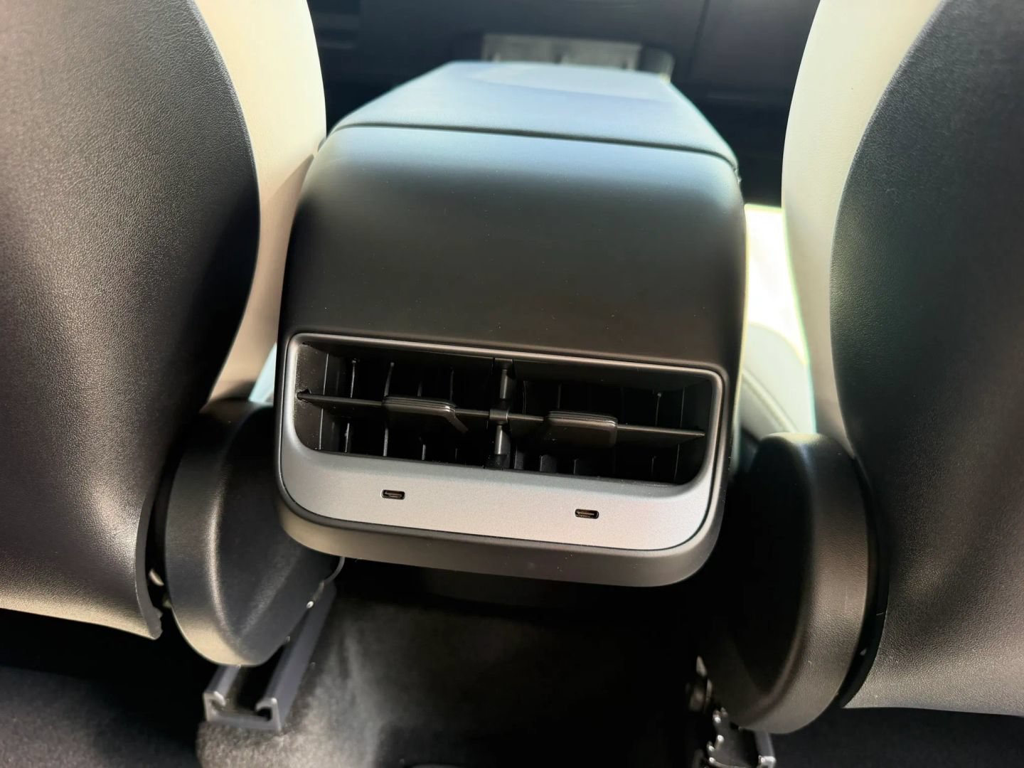 Used 2022 Tesla Model Y Performance AWD/4WD image 36