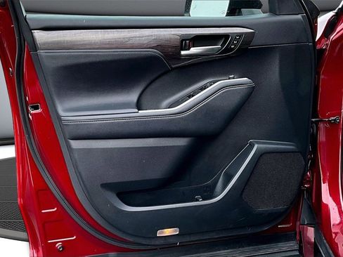 Used 2020 Toyota Highlander Limited image 18