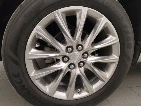 Used 2020 Buick Enclave Essence w/ Sound and Sites Package FWD image 31