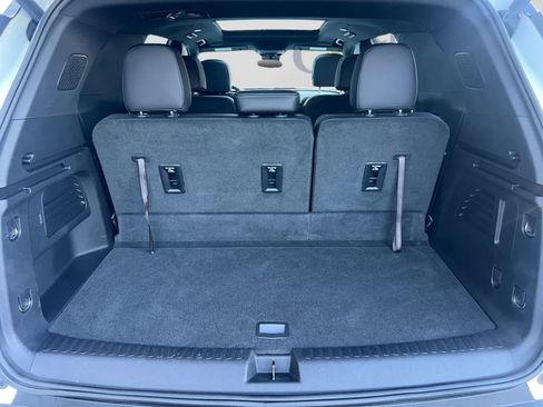 Used 2025 Chevrolet Traverse LT w/ Sun and Wheel Package AWD/4WD image 7