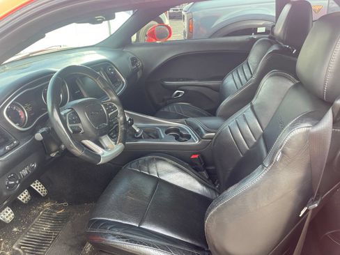 Used 2016 Dodge Challenger SRT RWD image 6