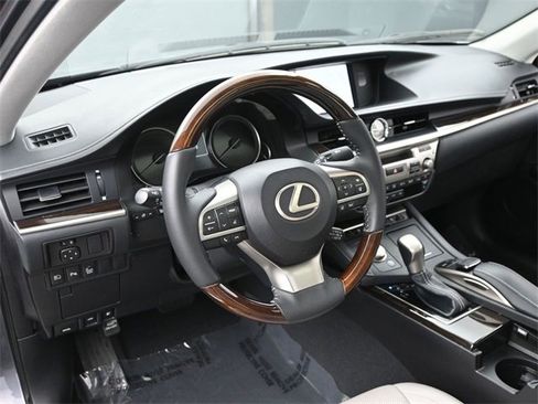 Used 2018 Lexus ES 350 350 image 24
