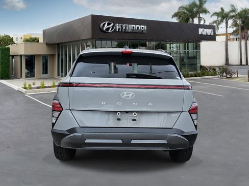 Used 2024 Hyundai Kona Limited FWD image 4