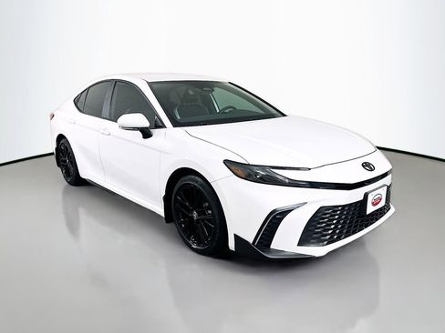 Certified 2025 Toyota Camry SE w/ Convenience Package FWD image 3