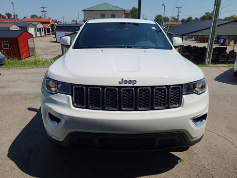 Used 2021 Jeep Grand Cherokee Laredo image 8