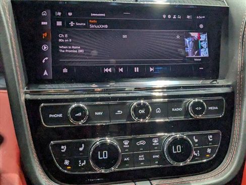 Used 2023 Bentley Bentayga image 13